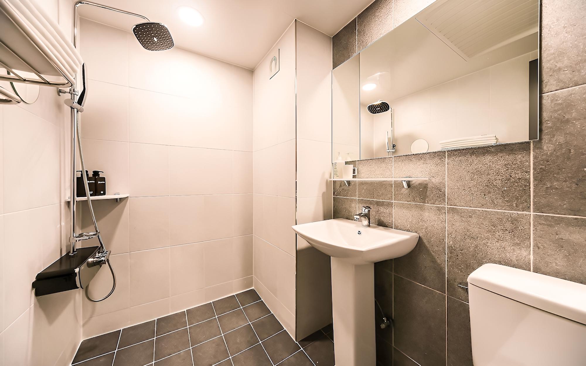 Room (Deluxe twin for 4 people (hotel latex) - Photo 2
