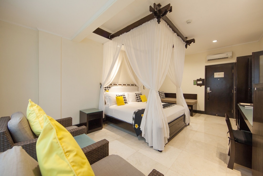 Deluxe Room (No View) photo 2