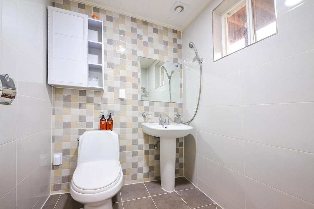 Basic Room, 1 Bedroom (203 ( F2 )) - Photo 6