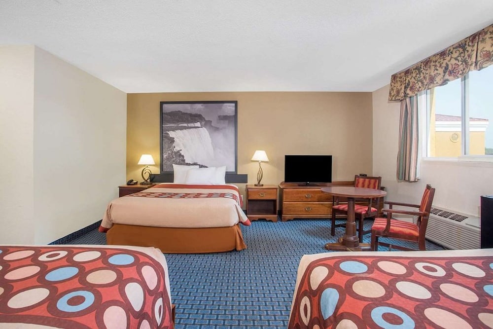 Standard Room, Multiple Beds, Non Smoking photo 1