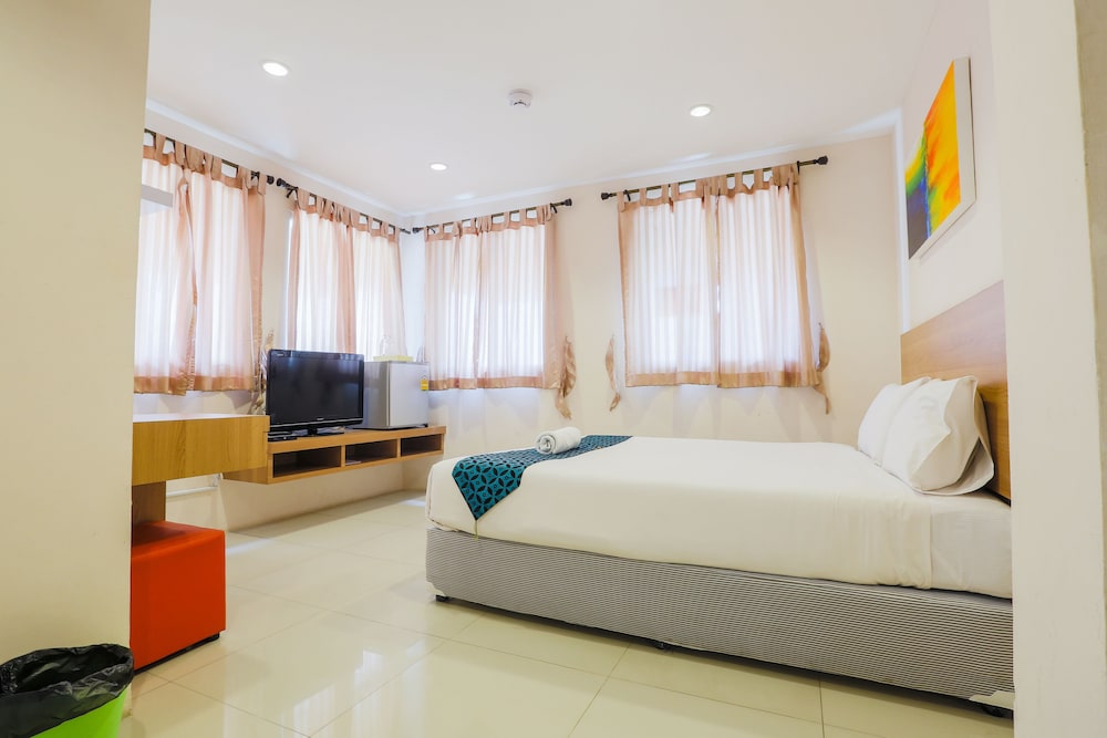 Superior Room, 1 King Bed photo 3