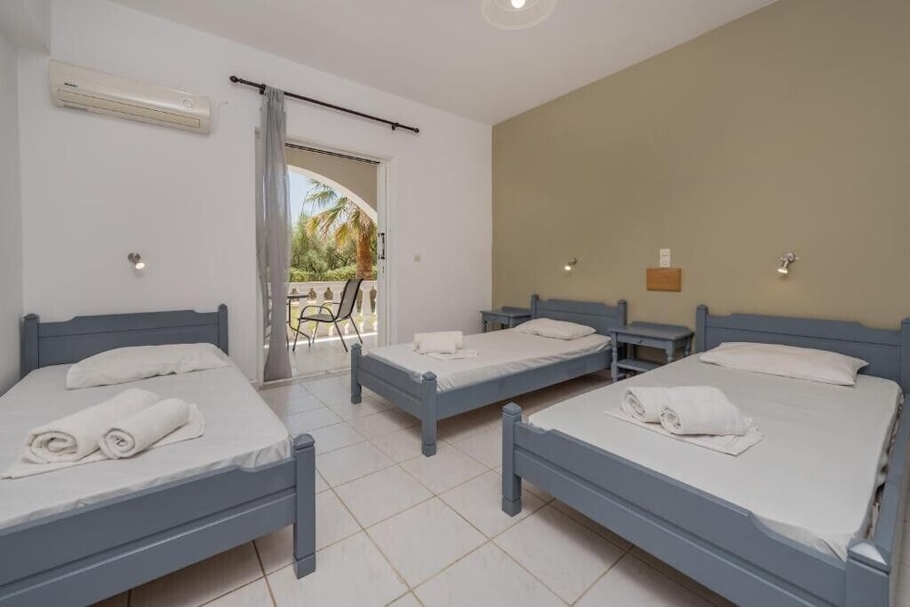 Basic Triple Room, Garden View