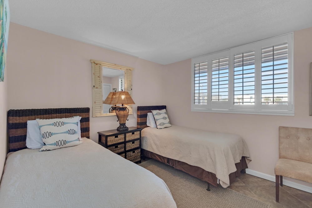 Apartment, 1 Queen Bed (Gulf Winds 101) photo 3