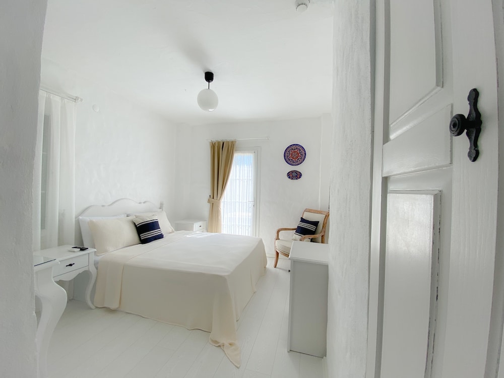 Standard Room, Balcony, Pool View photo 3