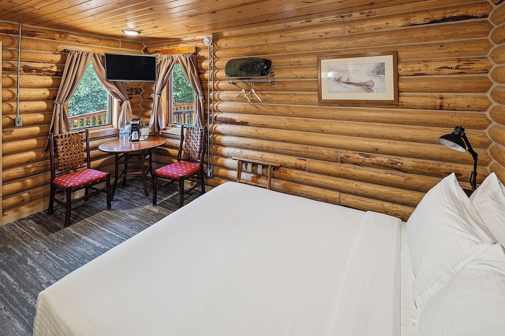 Classic Cabin, 1 Queen Bed, Mountainside photo 2