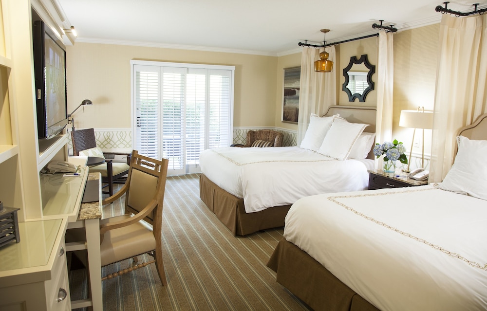 Deluxe Mansion Guest Room with Two Queen