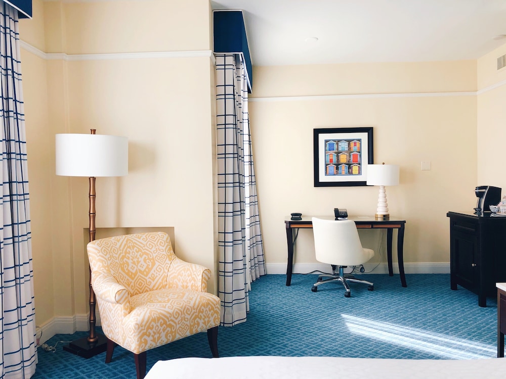 Deluxe Room, 1 King Bed, Ocean View - Photo 3