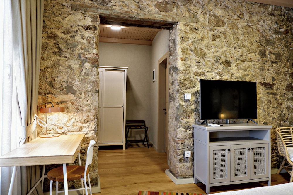 Deluxe Double Room, 1 Double Bed - Photo 9