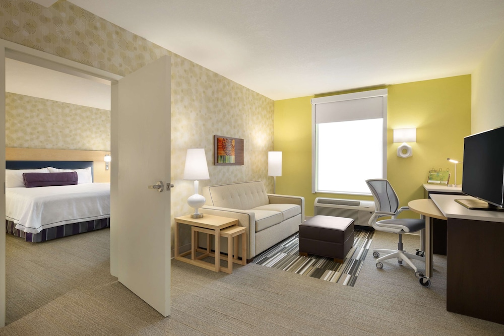Suite, 1 King Bed, Accessible, Bathtub photo 1