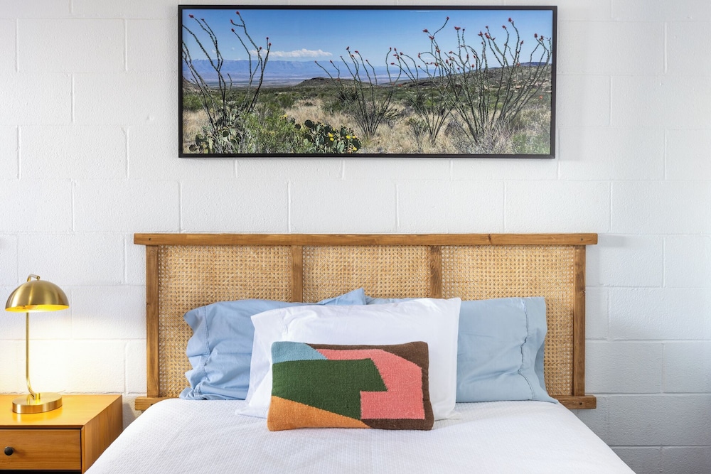 Standard Single Room, 1 Queen Bed