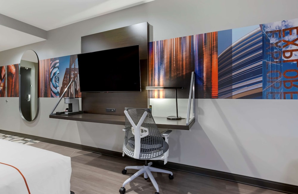 Standard Room, 1 King Bed, Accessible, Balcony (Walk-in Shower;Larger Room) - Photo 2