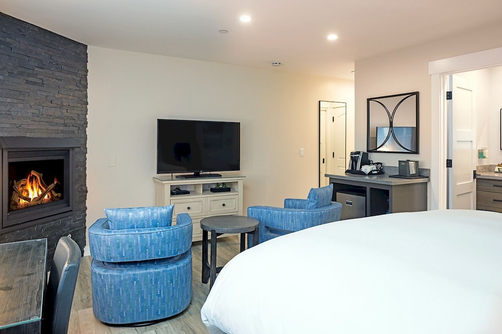 Standard Room, 1 King Bed, Garden View (Venice Beach)