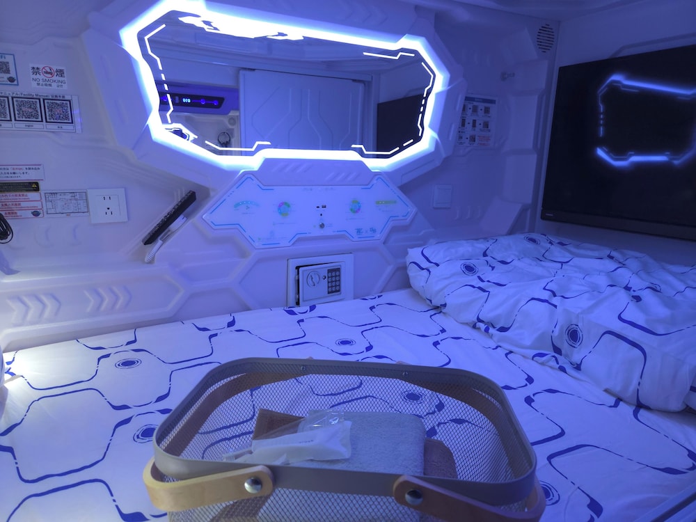 Women only, Single Capsule room, lower bed, Non-smoking photo 1