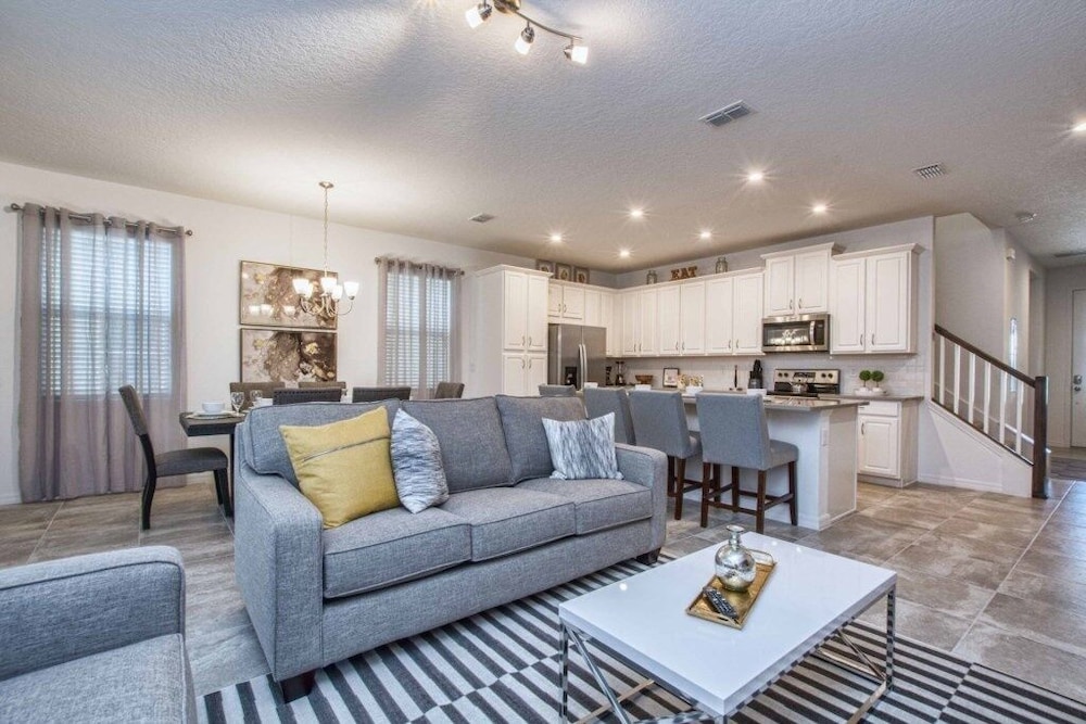 Townhome, 5 Bedrooms