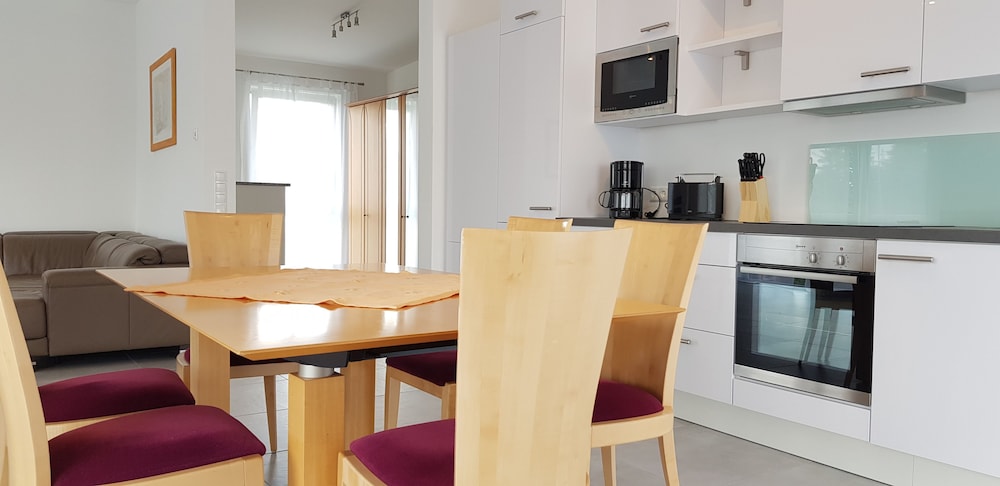 Apartment, 4 Bedrooms, Balcony, Annex Building (Nr. 7) photo 2