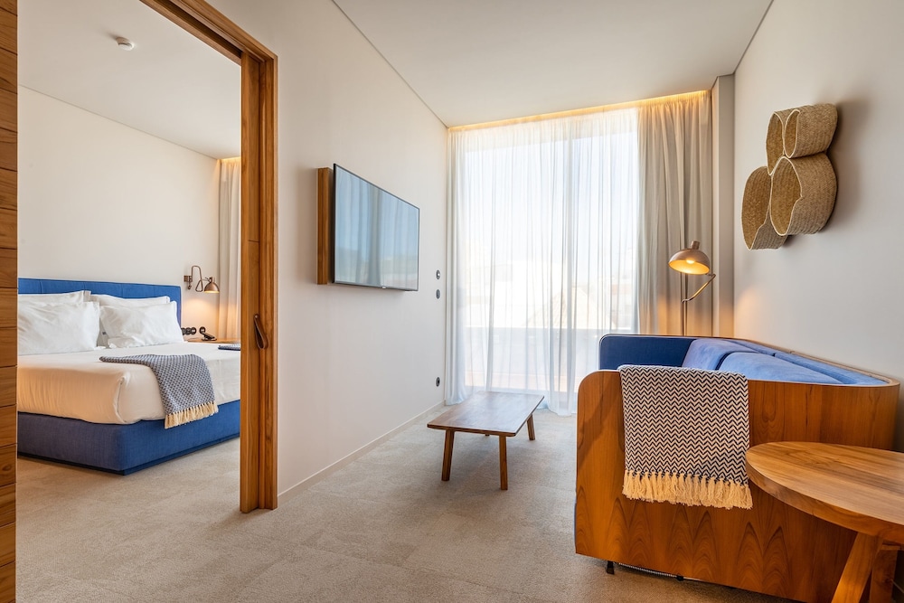 Suite (3 Adults + 1 Child) thumbnail 5