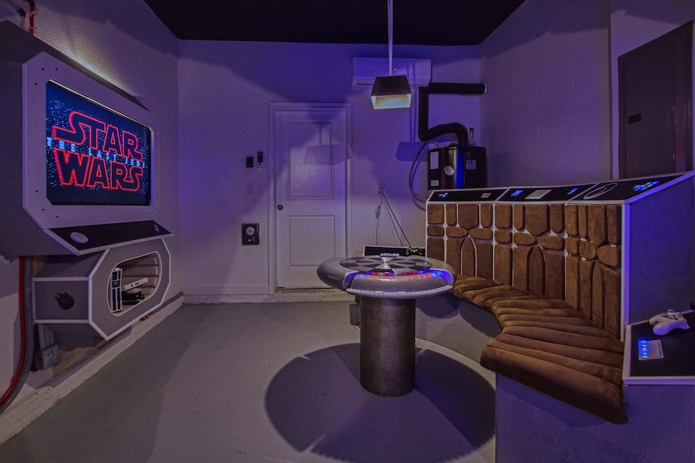 Stunning 5BD Home Private Pool and Spa Game Room, Billede 39