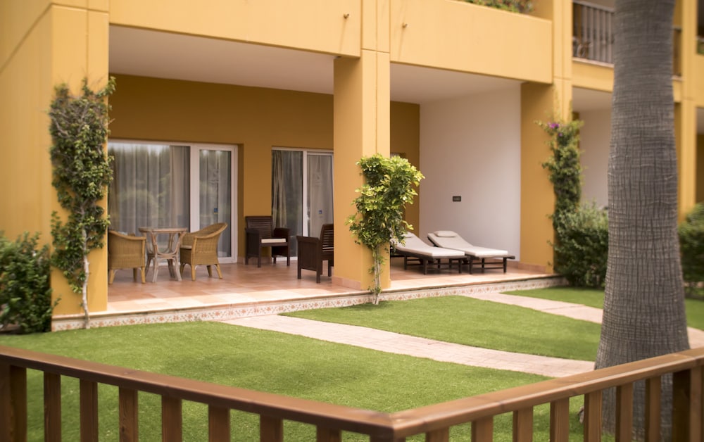 Superior Double Room, Terrace, Garden Area - Photo 4