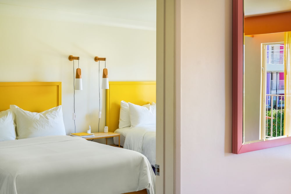 Room, 2 Queen Beds, Mountain View - Photo 2