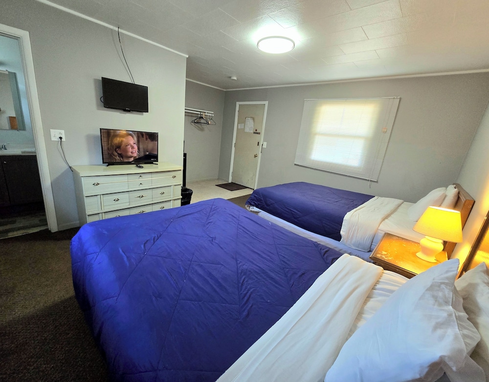 Room, 2 Double Beds, Non Smoking - Photo 5