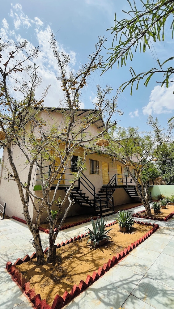 Sajjan Villa with Private Pool - Photo 10