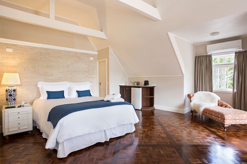 Suite Family Room