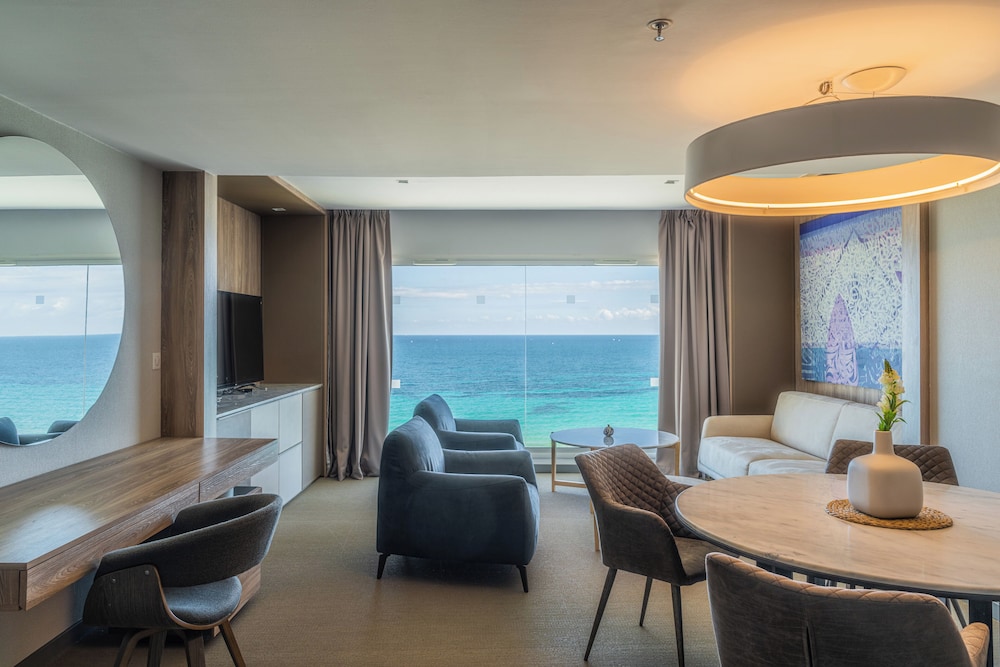 Executive Suite, 2 Bedrooms, Balcony thumbnail 6