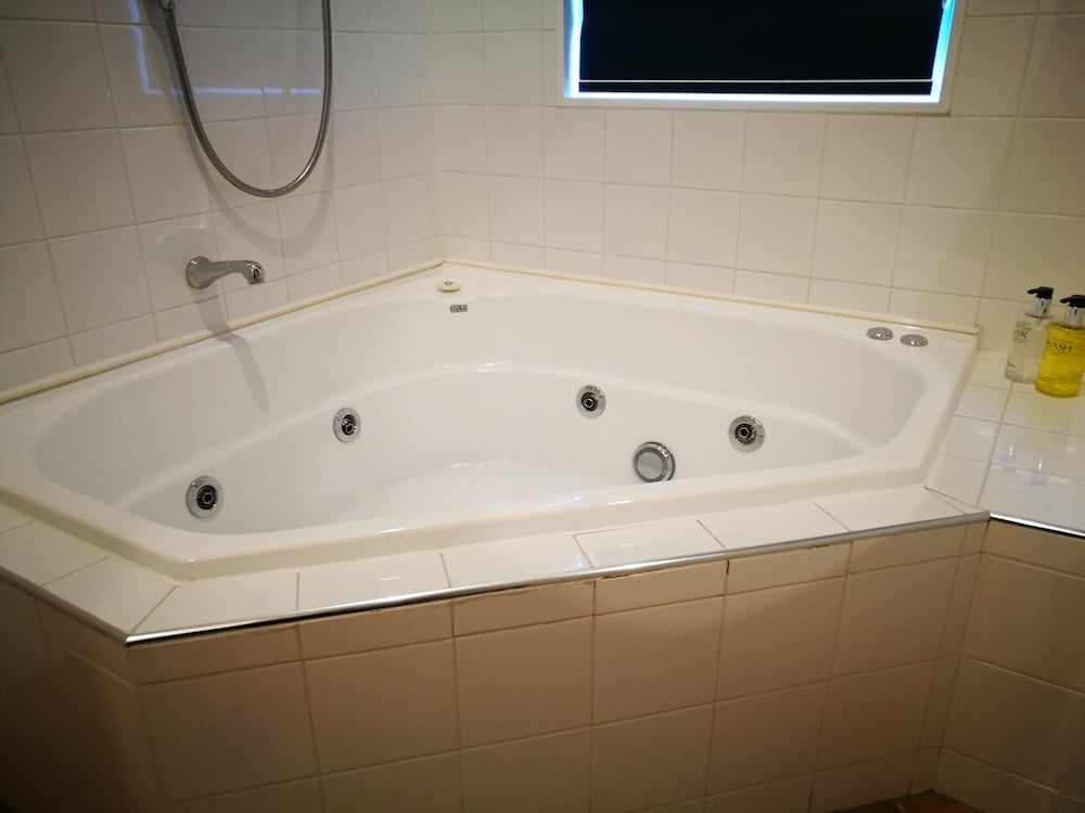 Standard Suite, 1 Bedroom, Non Smoking, Bathtub photo 2