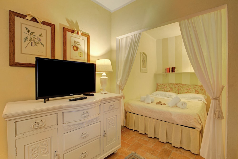 Family Studio, Mountainside (Francigena Pergola Apartment Shared)