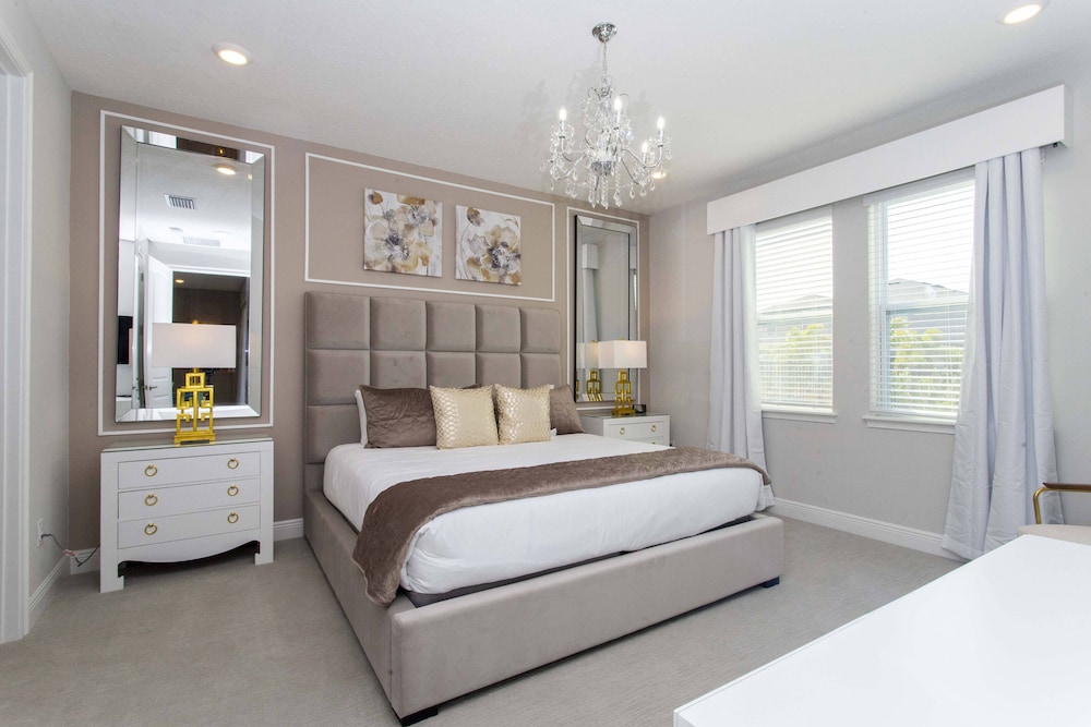 House (6 Bedrooms)