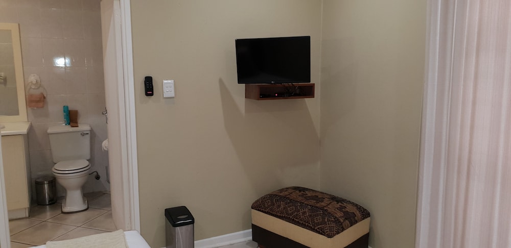 Room (8) photo 3