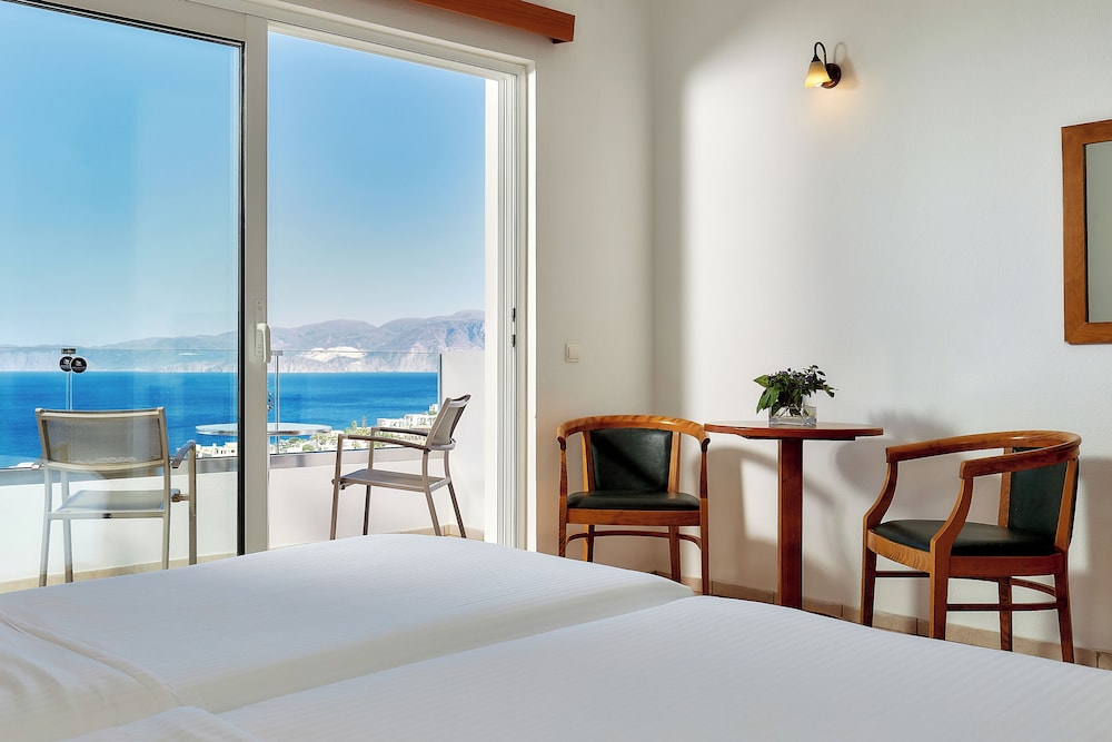 Superior Double Room With Sea View thumbnail 5