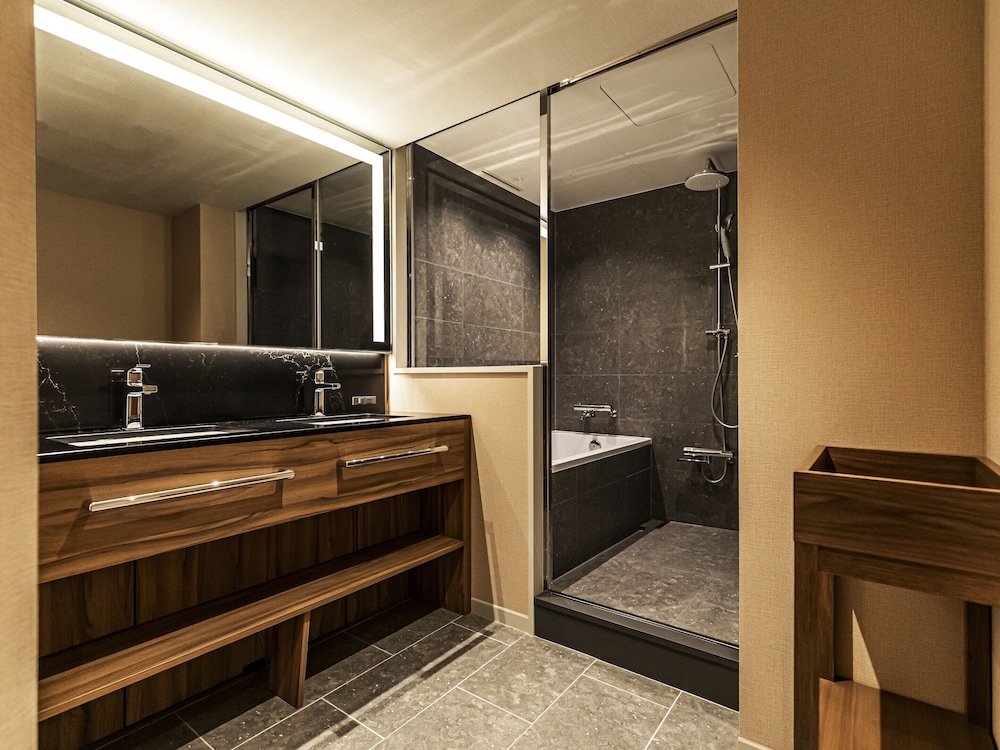 Executive Deluxe King with Skytree Side with 1Extra Bed (3 adults), Non Smoking