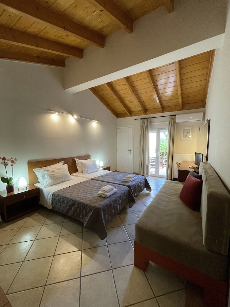 Standard Twin Room - Photo 9