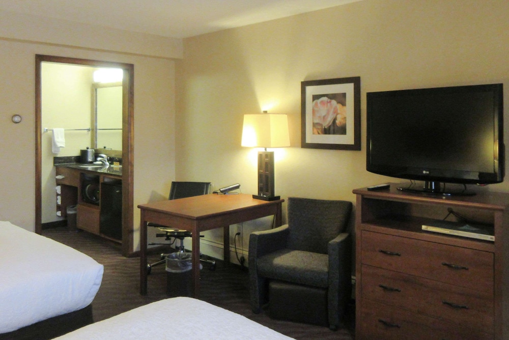 Standard Room, 2 Queen Beds, Non Smoking photo 2