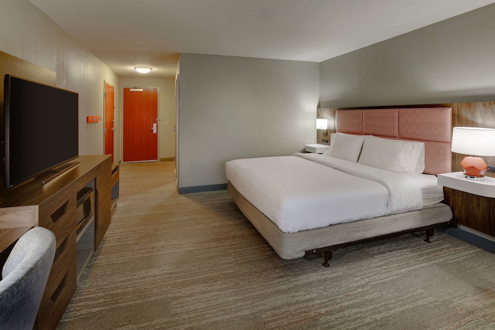 Room, 1 King Bed, Accessible (Hearing) - Photo 2