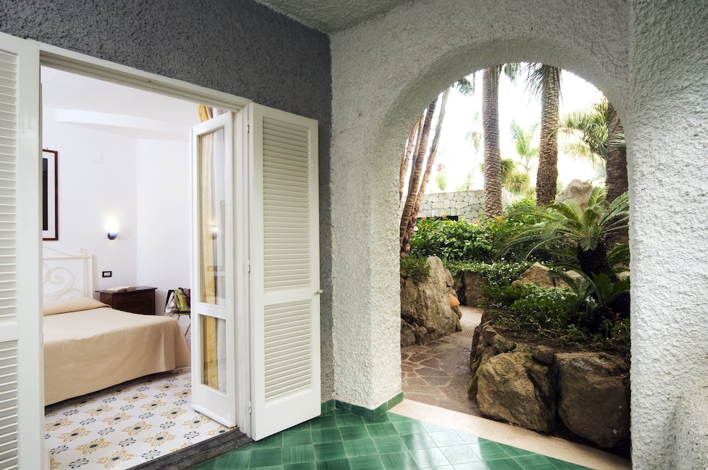 Standard Double or Twin Room, Garden View, Ground Floor