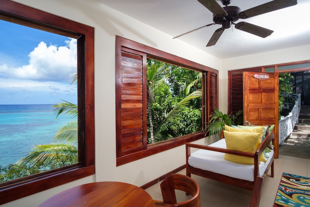 Junior Deluxe Suite (Ocean View) photo 3