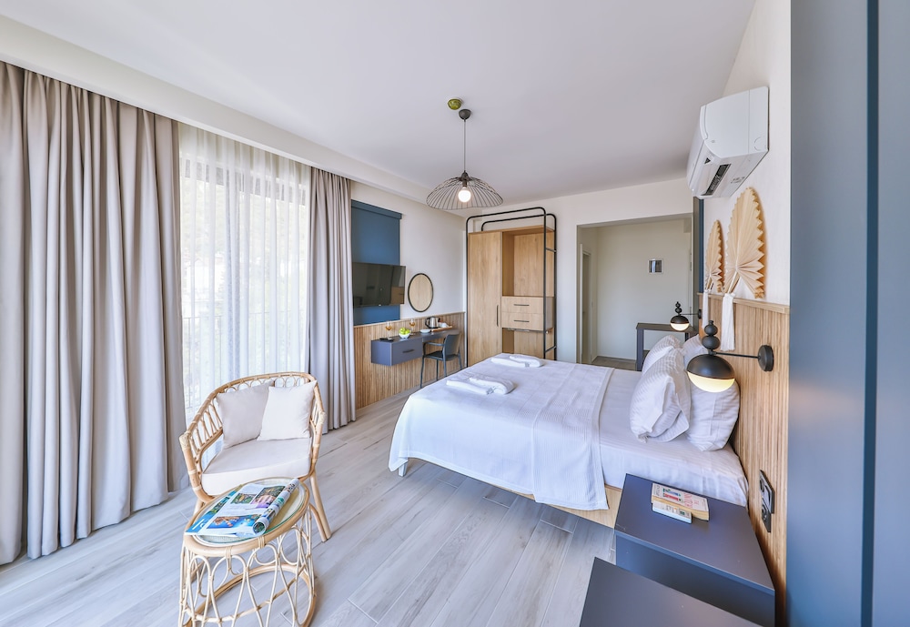 Premium Oda Fransiz Balkonlu Deniz Manzarali - Photo 1