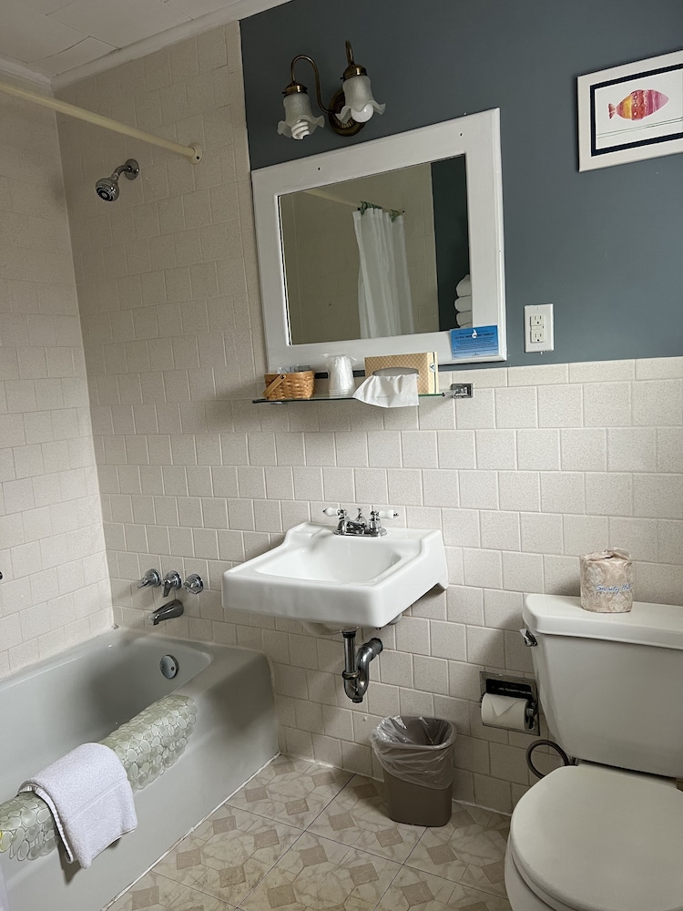 Basic Room, 1 Double Bed photo 2