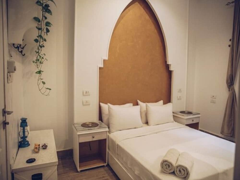 Double Room, 1 Double Bed, Private Bathroom - Photo 3