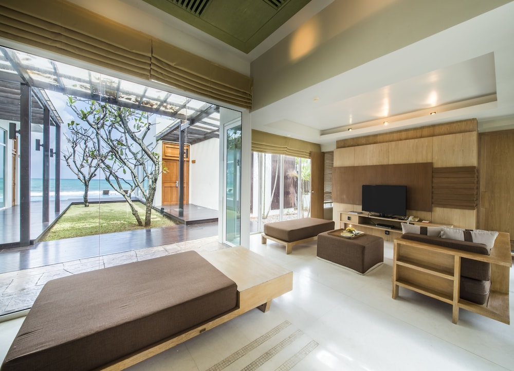3 BR Beachfront Villa - Photo 5