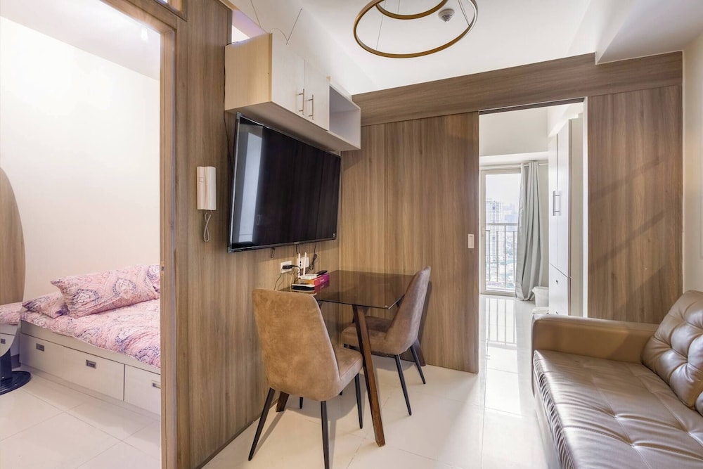 Condo, 2 Bedrooms, City View