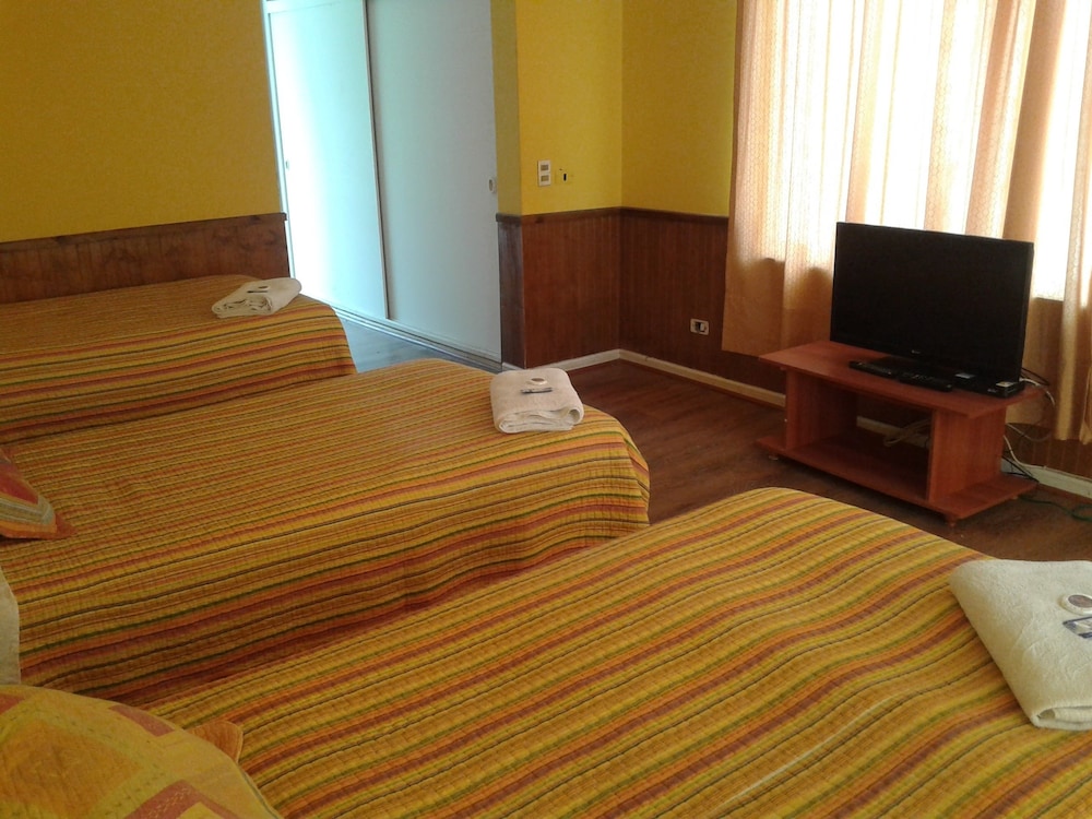 Standard Triple Room, 3 Twin Beds, Private Bathroom photo 3
