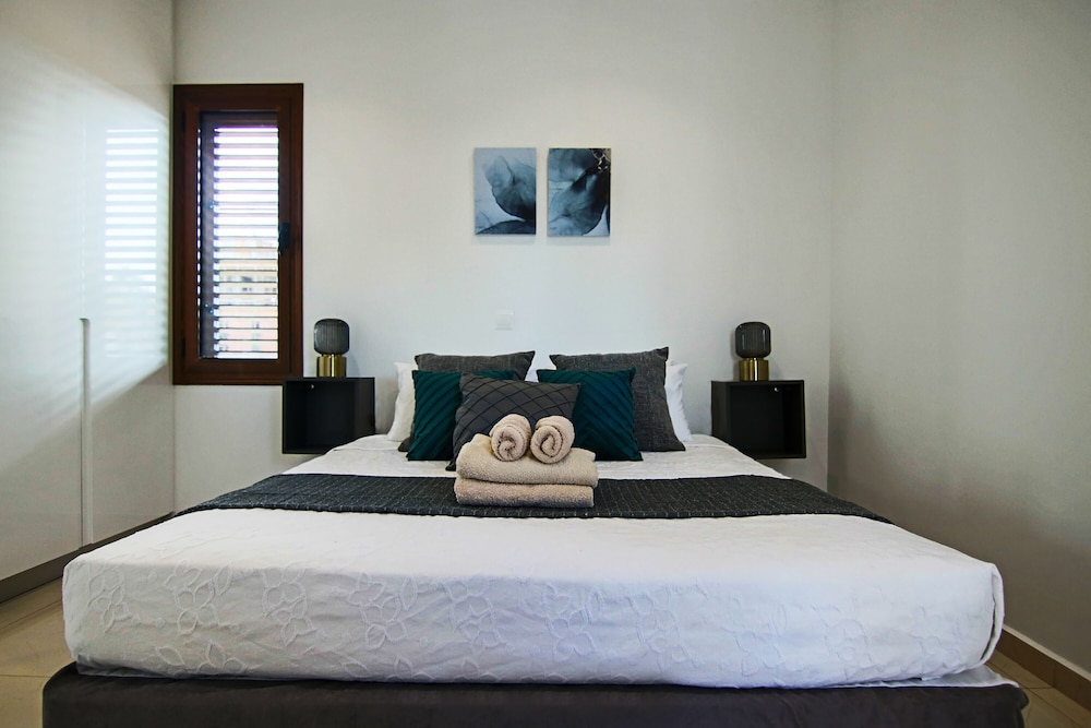 Luxury Apartment photo 2