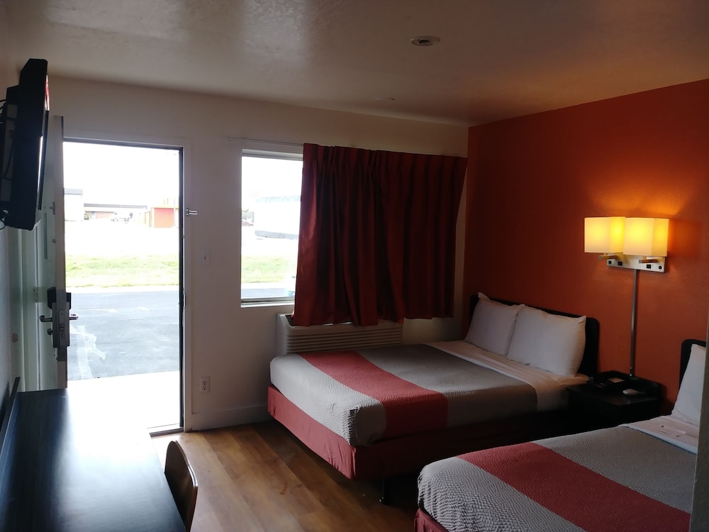Standard Room, 2 Double Beds, Non Smoking photo 2