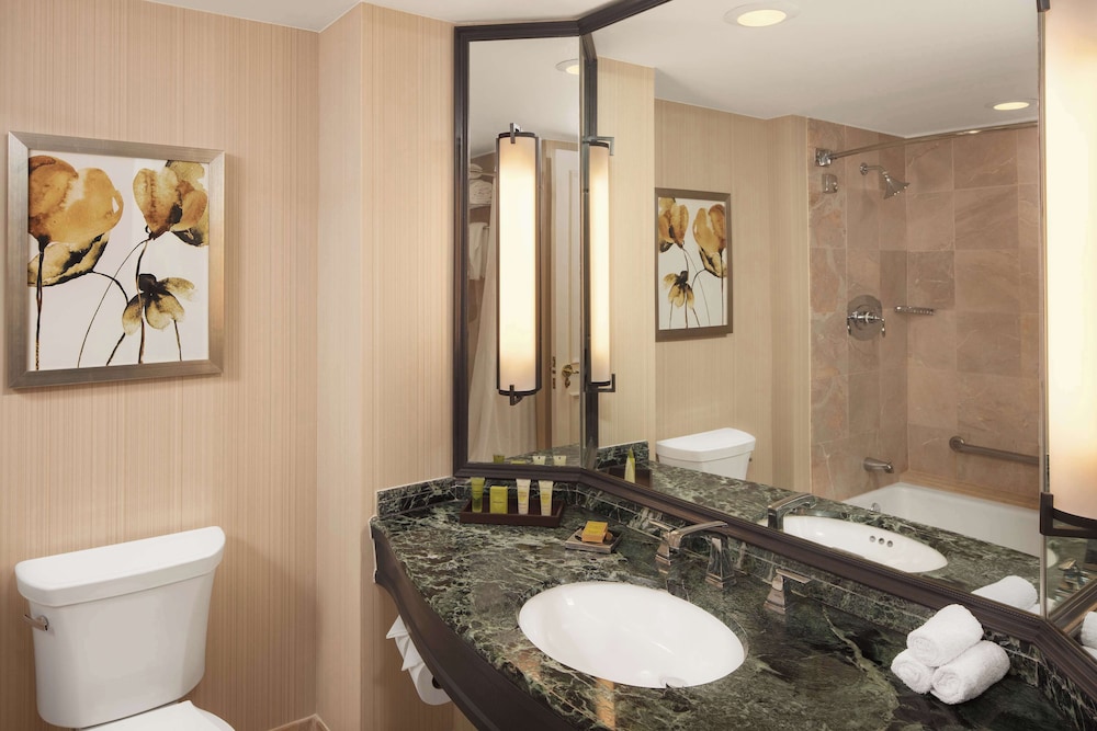 Junior Suite, 1 King Bed, Kitchen - Photo 5