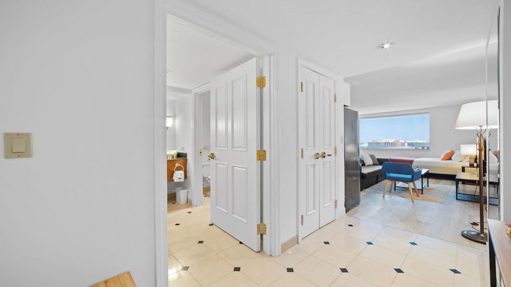 Sleep 4 Boardwalk Stylish Studio by Cozysuites, Billede 32