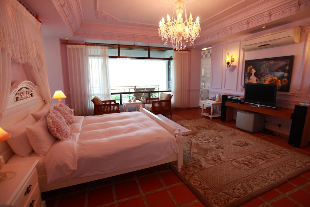 Honeymoon Room photo 1