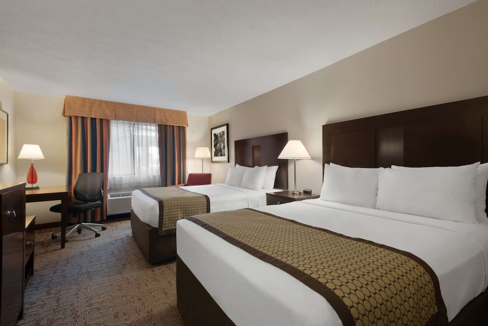 Room, 2 Queen Beds, Non Smoking - Photo 1